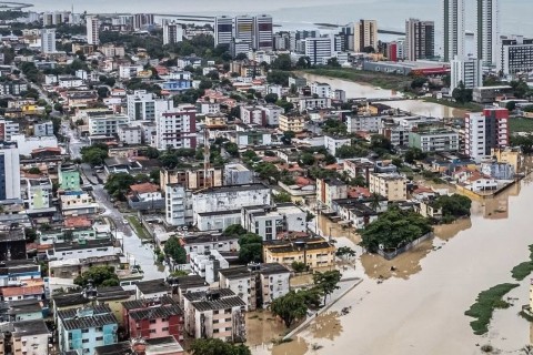 PE: MUITA CHUVA, DESCASO GOVERNAMENTAL E MORTES