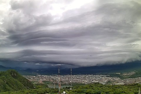 SERRA TALHADA TEVE CHUVA E GRANIZO